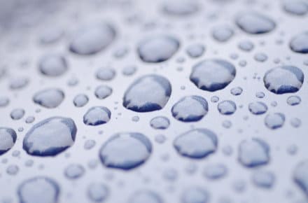 撥水剤がフロントガラスの雨対策に効果的