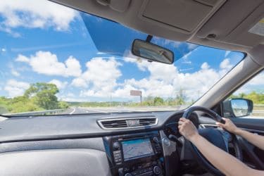 車検前にフロントガラスのひびに気づいた時