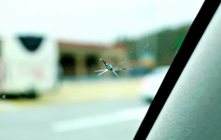 車検前にフロントガラスのひびに気づいた時